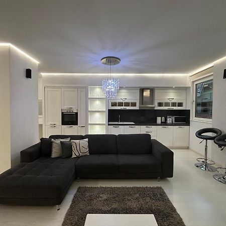 Tam Serviced 2Bdr Apartment City Center No6 地拉那 外观 照片